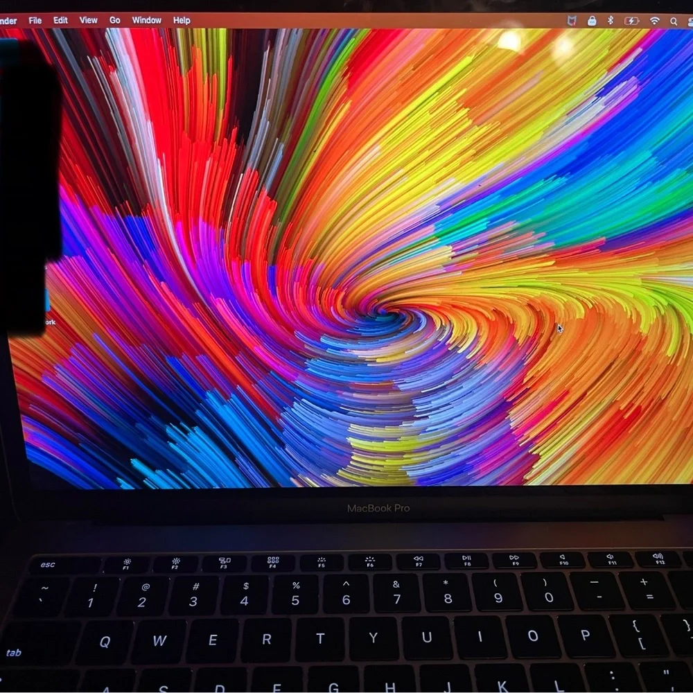 MacBook Pro - Picture 4 of 5